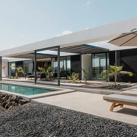 Mango - 3 Bedrooms - Heated Pool *