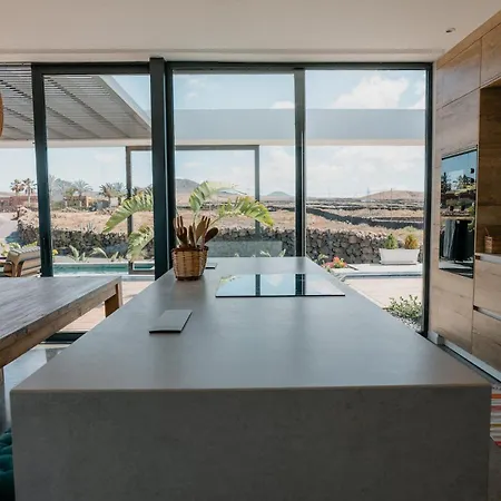 Βίλα Mango - 3 Bedrooms - Heated Pool