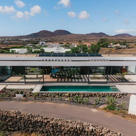 Mango - 3 Bedrooms - Heated Pool *