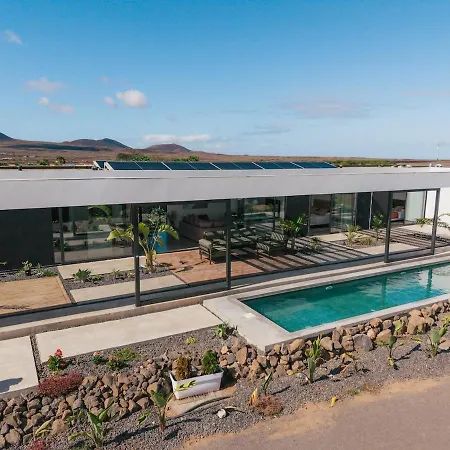 Mango - 3 Bedrooms - Heated Pool *