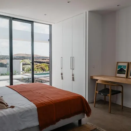 Mango - 3 Bedrooms - Heated Pool *