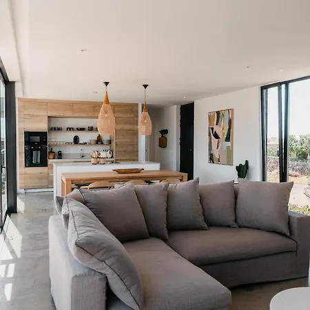 Mango - 3 Bedrooms - Heated Pool Βίλα