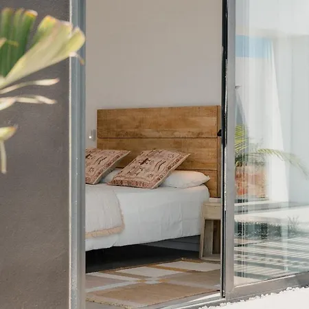 Mango - 3 Bedrooms - Heated Pool Βίλα